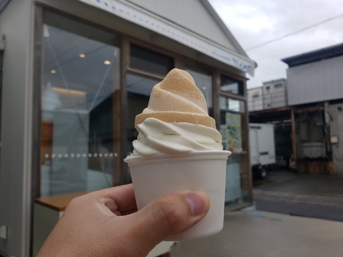 ssmtkt's tweet photo. 観音寺の豆腐屋で色々買った
豆乳ソフトあっさりしててうめー https://t.co/8k79zrp2rZ