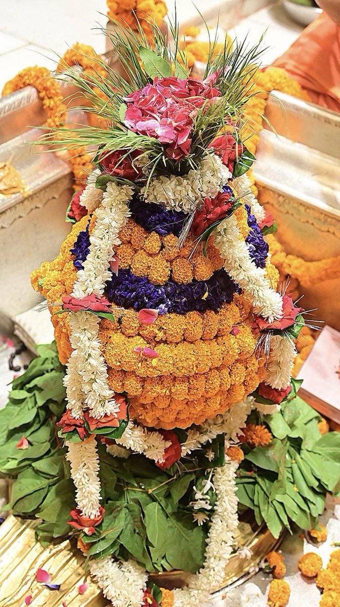 12Jyotirling's tweet photo. श्री काशी विश्वनाथ ज्योतिर्लिंग मंगला आरती श्रृंगार | 04.07.2026

Shri Kashi Vishwanath Jyotirlinga Mangala Aarti Shringar | 04.07.2026 https://t.co/TjrMcVzlxJ
