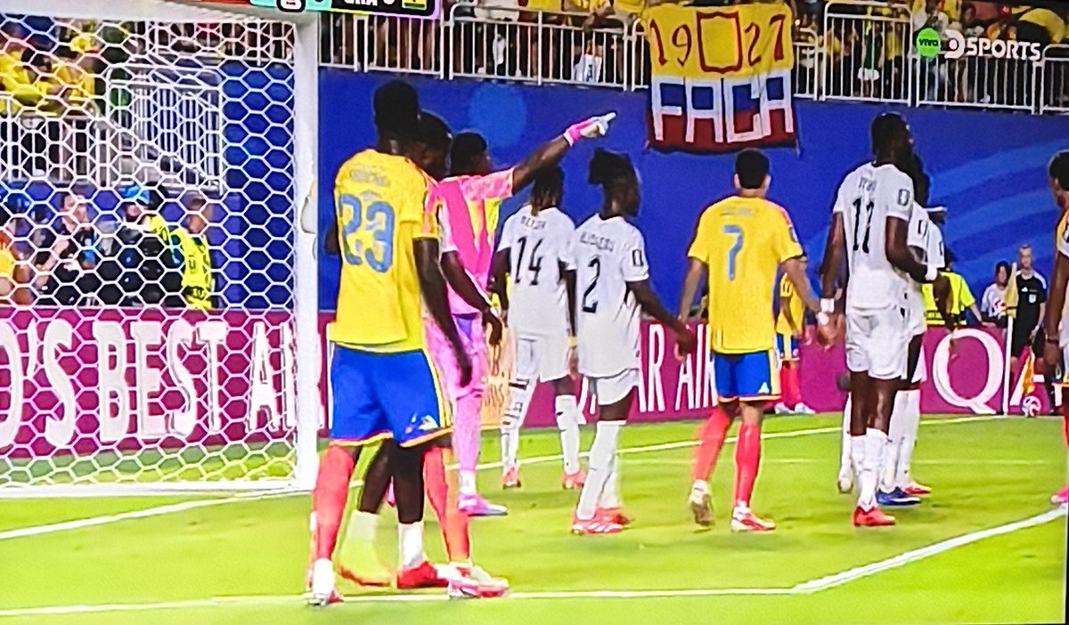 sandritamrios's tweet photo. Lucho Díaz se la ha pasado en fuera de lugar en este mundial. https://t.co/AJQ6u8LAmm