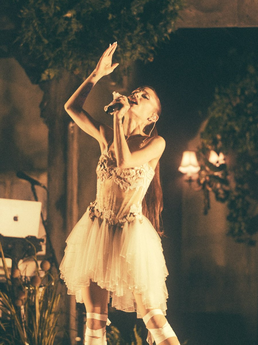 ArianaToday's tweet photo. ♡ #estsunrise https://t.co/ChdtBg2yhv