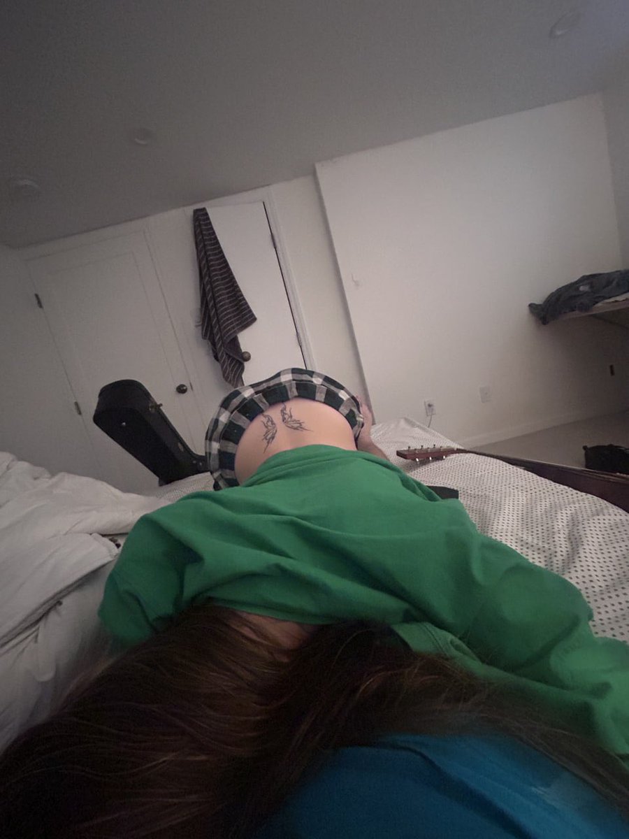Victoria_adX's tweet photo. my ultimate sexual fantasy is someone actually caring about me https://t.co/ANfst1hRId