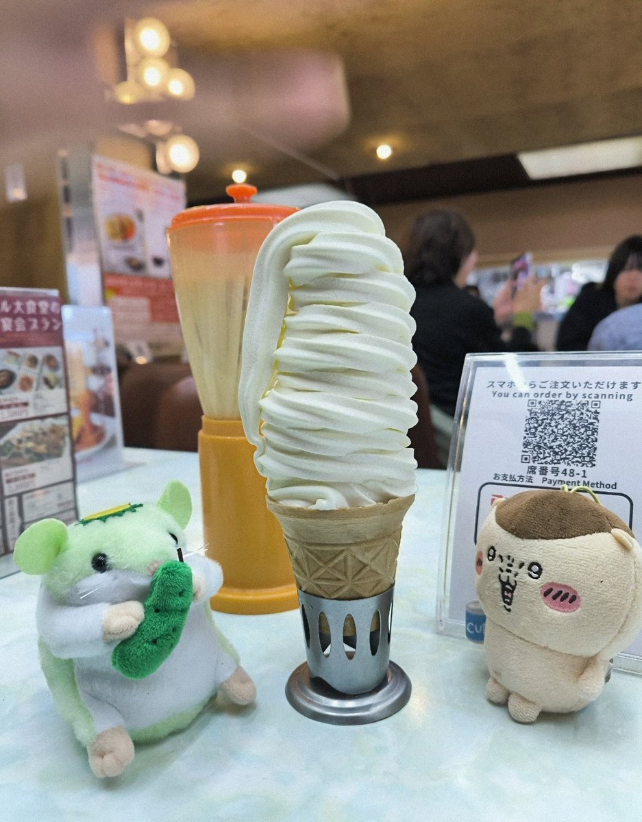 MoriKura5's tweet photo. まとめてみました
岩手のソフト4選

・マルカン大食堂 (花巻市)
　マルカンソフトクリーム
・花工房らら倶楽部(雫石町)
　薔薇ソフトクリーム
・浄土ヶ浜レストハウス(宮古市)
　青の洞窟ソフト
・矢巾町国民保養センター(矢巾町)
　しいたけソフトクリーム

全て美味🍦
#7月3日　#ソフトクリームの日 https://t.co/zQLexsW681