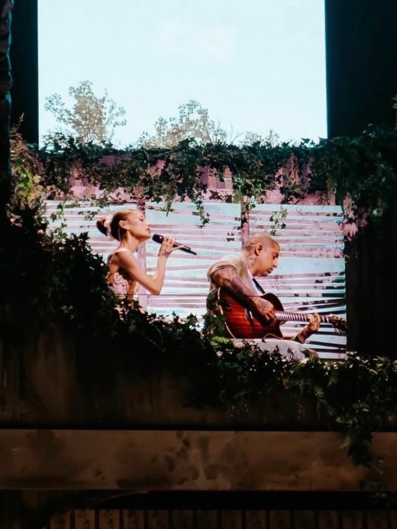 ArianaToday's tweet photo. ariana grande performing at the eternal sunshine tour in sunrise, fl #estsunrise https://t.co/plnXoitoRM