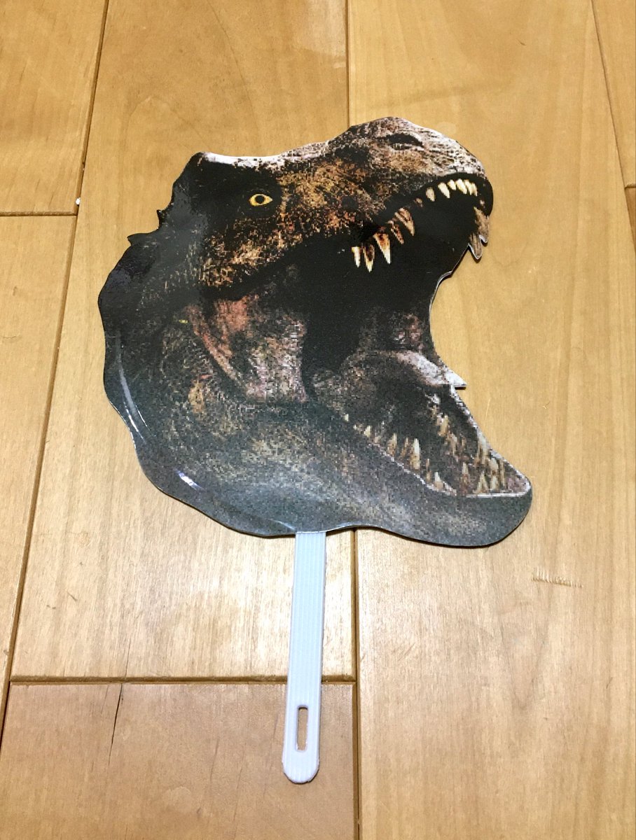 takagozi67's tweet photo. 予告みると熱い展開になりそうね😊
今年の夏は熱くて暑い⁈
という訳で工兵（工作兵）が勝手に応援うちわ作りました。「うちわ（ファン）」だけにこういうのもファンアートって言うのかな？😅

#恐竜戦争 #恐竜戦争先遣隊 #恐竜戦争・先遣隊 https://t.co/67TCjnA3R6