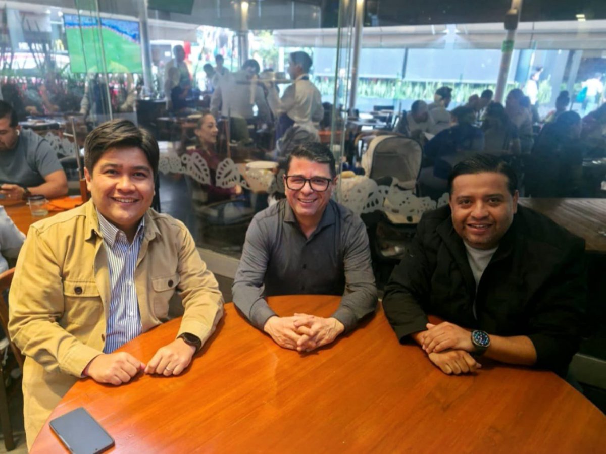PRICDMX_'s tweet photo. El presidente del PRI-CDMX, diputado @BetanzosOficial , sostuvo una reunión de trabajo con el diputado @OmarGarciaL_ , presidente del @IRHnacional , y el delegado regional del @PRI_Nacional , @j_marquezmx . 

Unidos y coordinados rumbo al 2027. https://t.co/U2g5uCiw0A