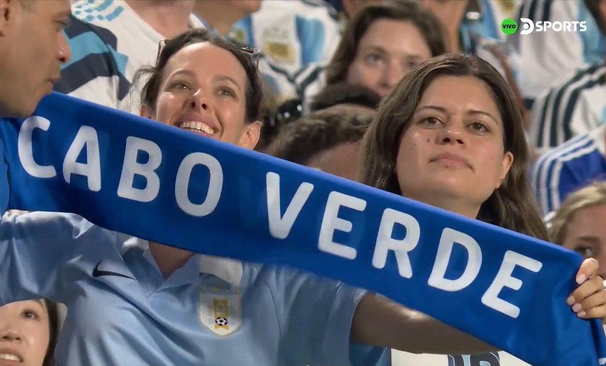 jdoedoe101101's tweet photo. @reuruguaya De hinchar por el que los dejó afuera del Mundial no se vuelve más. https://t.co/9dfEm96sKF