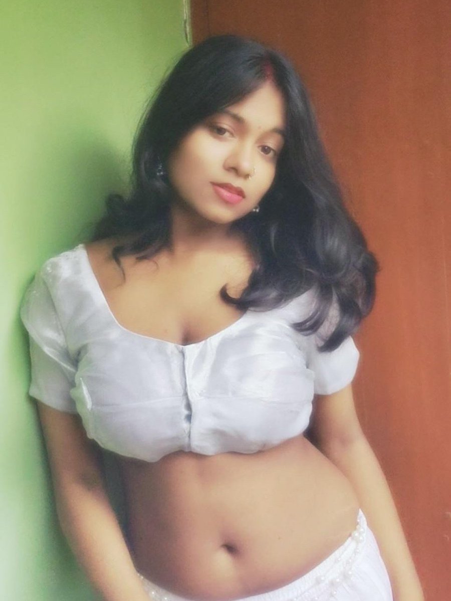 Qurinnu's tweet photo. আমি কুমারী 🌺
আমি একজন শিক্ষার্থী 👩‍🏫
আমি বাংলাদেশী 🇧🇩
আমি খ্রিস্টান ✝
আমি নাচতে ভালোবাসি 💃
আমি বলিউড গৃহবধূর মতো সাজতে পছন্দ করি 🥻
আমার অনুসারীরাই আমার স্ত্রী ও স্বামী 💅 https://t.co/2uUuirjVSj