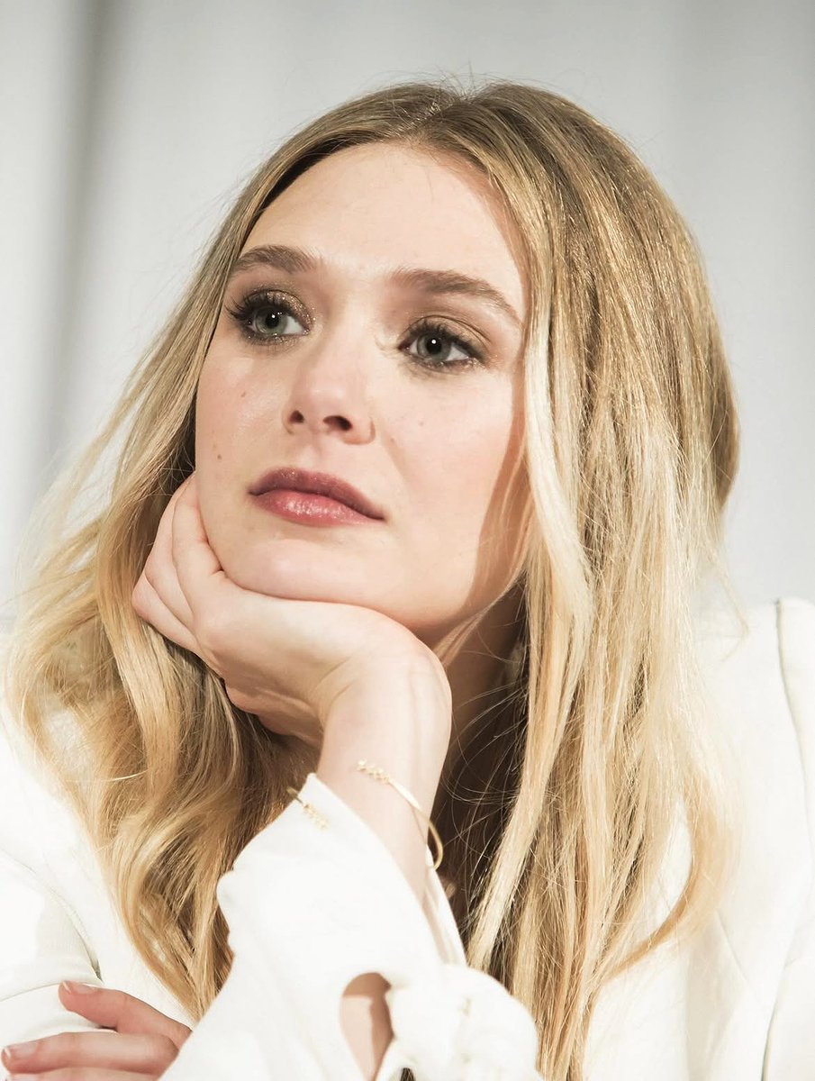 Iconified_'s tweet photo. Elizabeth Olsen at the "Captain America: Civil War" press conference ✨ https://t.co/7SDxGeQrcX