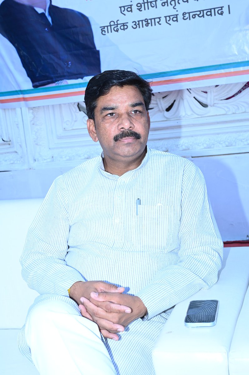 SagarNemiwal's tweet photo. सादगी में गरिमा, विचारों में उजियारा रखते हैं,
हर परिस्थिति में सकारात्मक नज़रिया रखते हैं,
दूर की सोच और धैर्य जिनकी अस���ी पहचान है,
ऐसे श्रेष्ठ व्यक्तित्व का हर दिल सम्मान करता है।
#Jhotwara #झोटवाड़ा https://t.co/9LDW7K1Jta