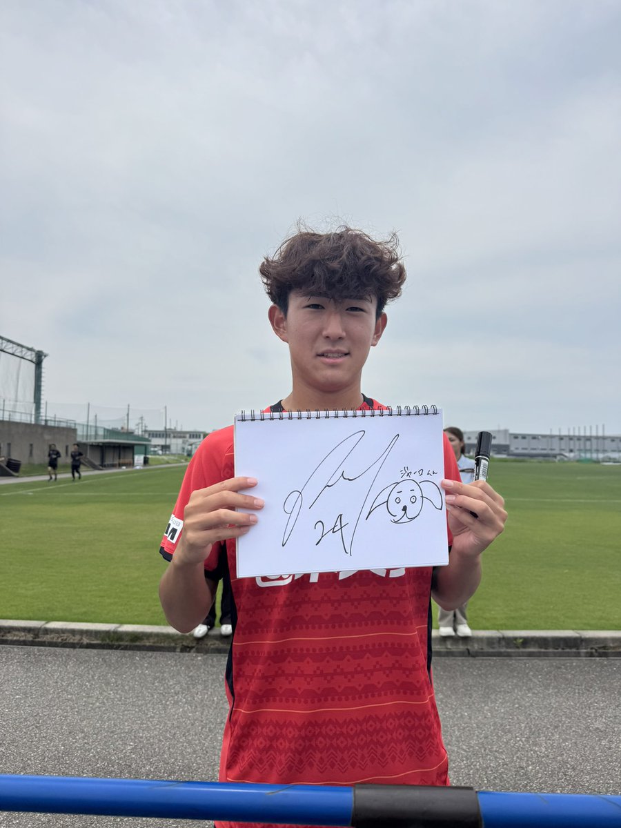 nori5___'s tweet photo. 望月選手に、ジャーロくん描いてもらった！
ジャーロくん、望月選手が描いた絵、何点でしょうか？
#ジャーロくん https://t.co/K48X5o6rIs