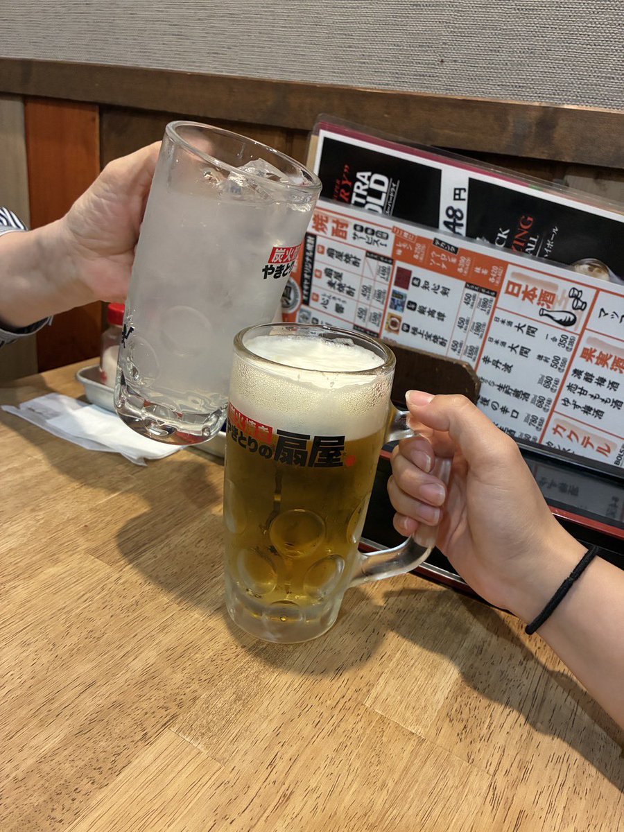 KIBUN_7_7_7's tweet photo. 高山市昭和町の焼き鳥居酒屋🍻
扇屋🪭

かなり昔からある印象の居酒屋で、久しぶりに行ったら内装かなり変わって個室?になってました❗️

ナナミママの誕生日にご馳走してあげました🥰桃のチューハイと焼き鳥とキンパが美味しかったです😋

#飛騨高山　#焼き鳥　#居酒屋 https://t.co/C75dDxFsRS