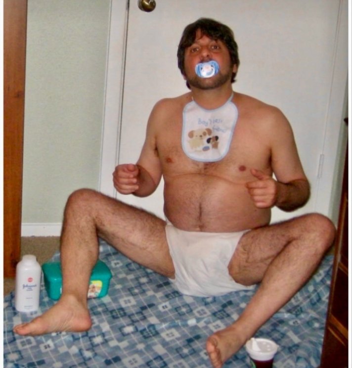 Ryanmatteoks's tweet photo. Faggot in diaper really hilarious https://t.co/t9F9Hnl62R