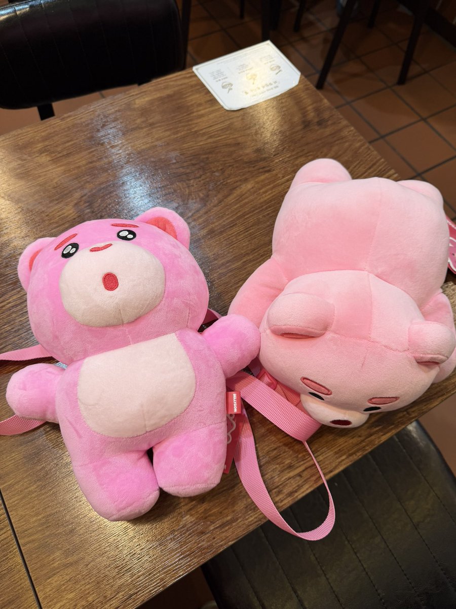dangken's tweet photo. 밥 먹으러 가다 잠깐 들렀는데 2트만에 두개나 뽑아버림....
이렇게 또 집에 쓸데없는 인형이 늘어나고...
손맛을 본 어린이는 뽑기를 그만두지 못하고....(잊을만하면 왕인형을 뽑는 재주가 있는 부자) https://t.co/UKhx0Nb8Bo