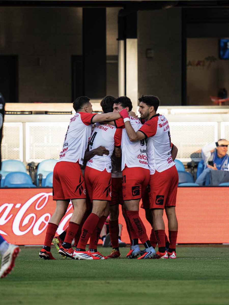 Xolos's tweet photo. ¡Medio tiempo en San José! 🏟️
Con doblete de Adonis Preciado nos vamos al descanso | @sjearthquakes 1 - 2 @Xolos | Amistoso de pretemporada.
#BorderCityDogs https://t.co/HZZV3bx65X