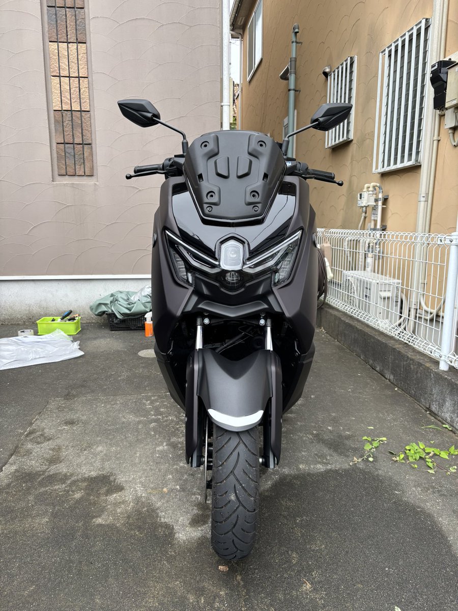 takudayakahee3's tweet photo. 我が愛車をノーマルスクリーンからハイスクリーンへカスタム。
#ヤマハ　#NMAX  #125cc #純正　#風防　#スクーター　#ワイズギア https://t.co/MaqqBIQaI2