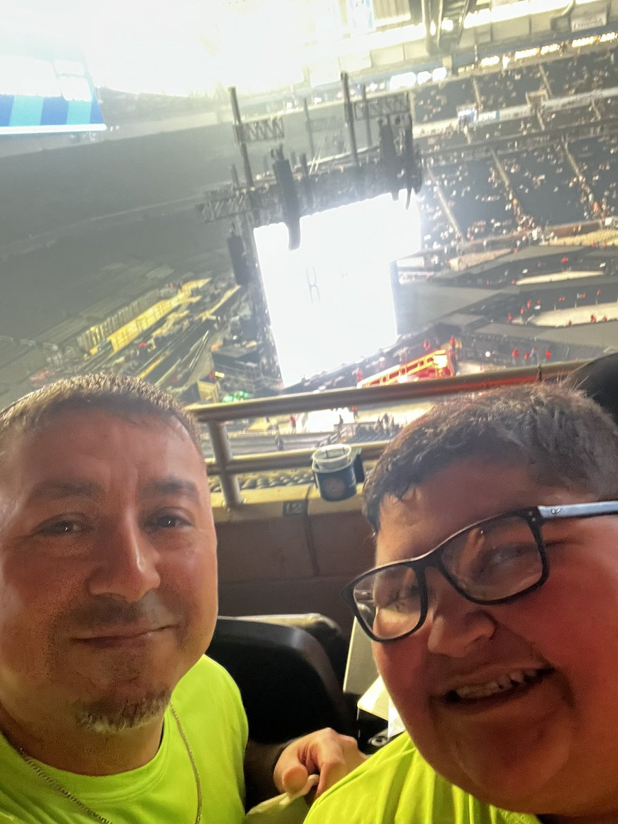 GoMattyGo1's tweet photo. Went to the @chrisbrown and @Usher concert with my dad @PapaMas23 in Detroit. That dj @iamDJFRESH had the place going crazy. My mom was front row and made the big screen again 🫣 https://t.co/KiEL5VJKAE
