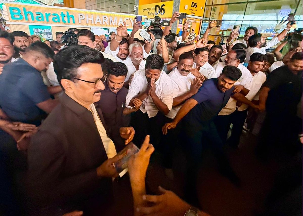 arivalayam's tweet photo. திராவிட முன்னேற்றக் கழகத் தலைவர் திரு. @mkstalin அவர்கள் இன்று (04-07-2026), கழகத் தொண்டர்களின் வாழ்த்துகளுடன் இருவாரகாலப் பயணமாக அயலகத்துக்குப் புறப்பட்டார். https://t.co/pvOmcR8qYA