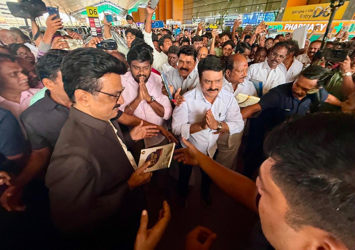 arivalayam's tweet photo. திராவிட முன்னேற்றக் கழகத் தலைவர் திரு. @mkstalin அவர்கள் இன்று (04-07-2026), கழகத் தொண்டர்களின் வாழ்த்துகளுடன் இருவாரகாலப் பயணமாக அயலகத்துக்குப் புறப்பட்டார். https://t.co/pvOmcR8qYA