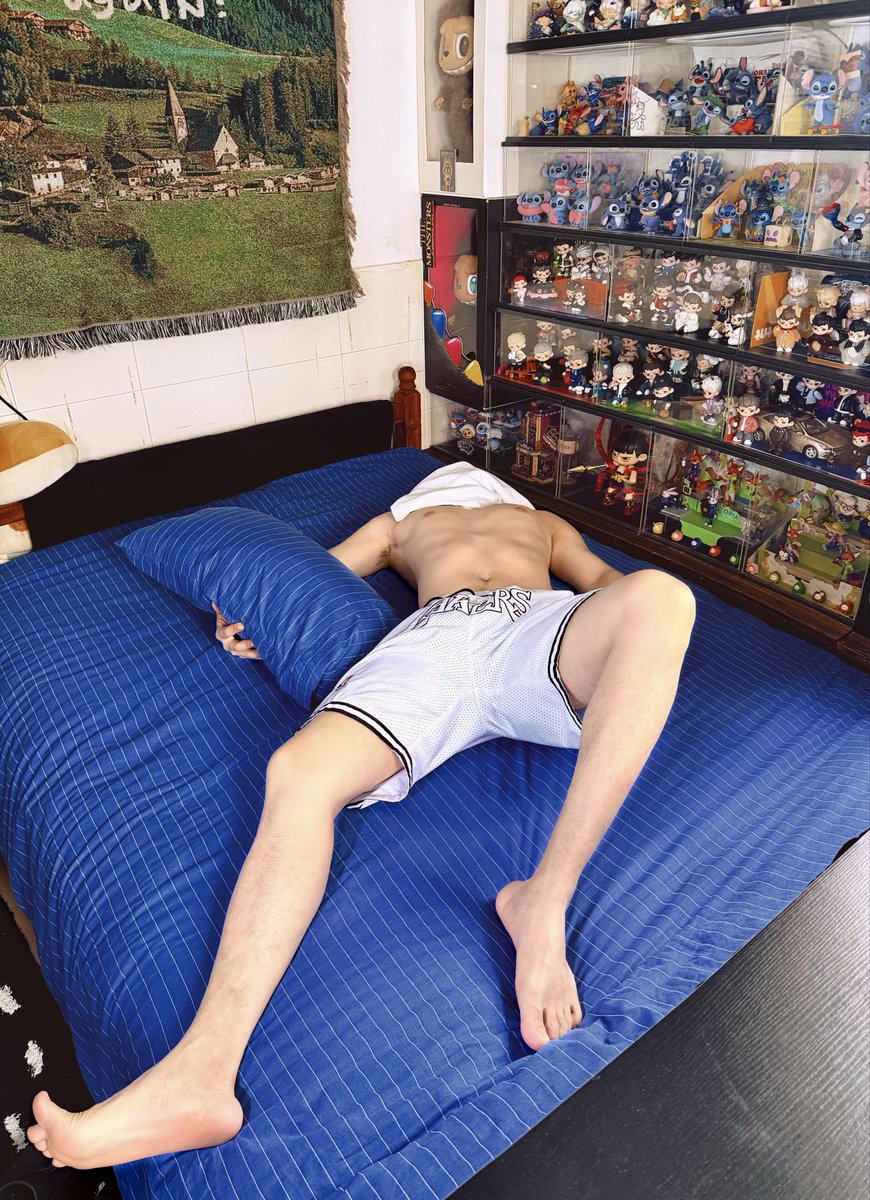 YeahDaWav's tweet photo. ￼💤 https://t.co/y7AZ6HCBgI
