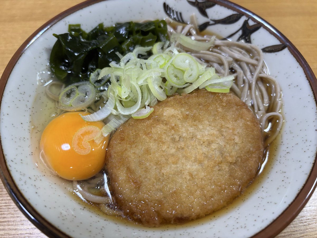 ina89sou's tweet photo. 昼そば！お惣菜のコロッケをいっぱい買ってきて冷凍しとくだけでいつでもコロッケそばにありつける幸せ😋 https://t.co/od6MCq1jwr