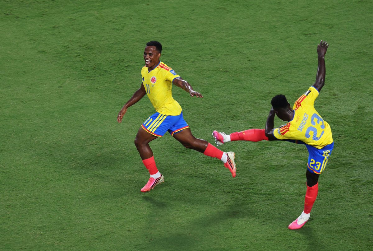golesendir_'s tweet photo. Pura Choconalita jet. El toblerone suizo hasta el jopi. Colombia le ganó 1-0 a Ghana y ya estamos en octavos de final. Un gol de Jhon Arias tras un gran centro de Luis Suárez, quien entró por un Jhon Córdoba lesionado, sin sobresalie mucho, nos alcanzó para meternos ante los suizos. ¿Brillamos? Nopi. James salió en el entretiempo. Pero dominamos el partido 100%. No nos llegaron una sola vez y la defensa estuvo impecable. Gustavo Puerta, el mejor. Nos llenamos de diabetes de Chocolatina Jet la próxima semana. Ahorita, solo disfrutar.