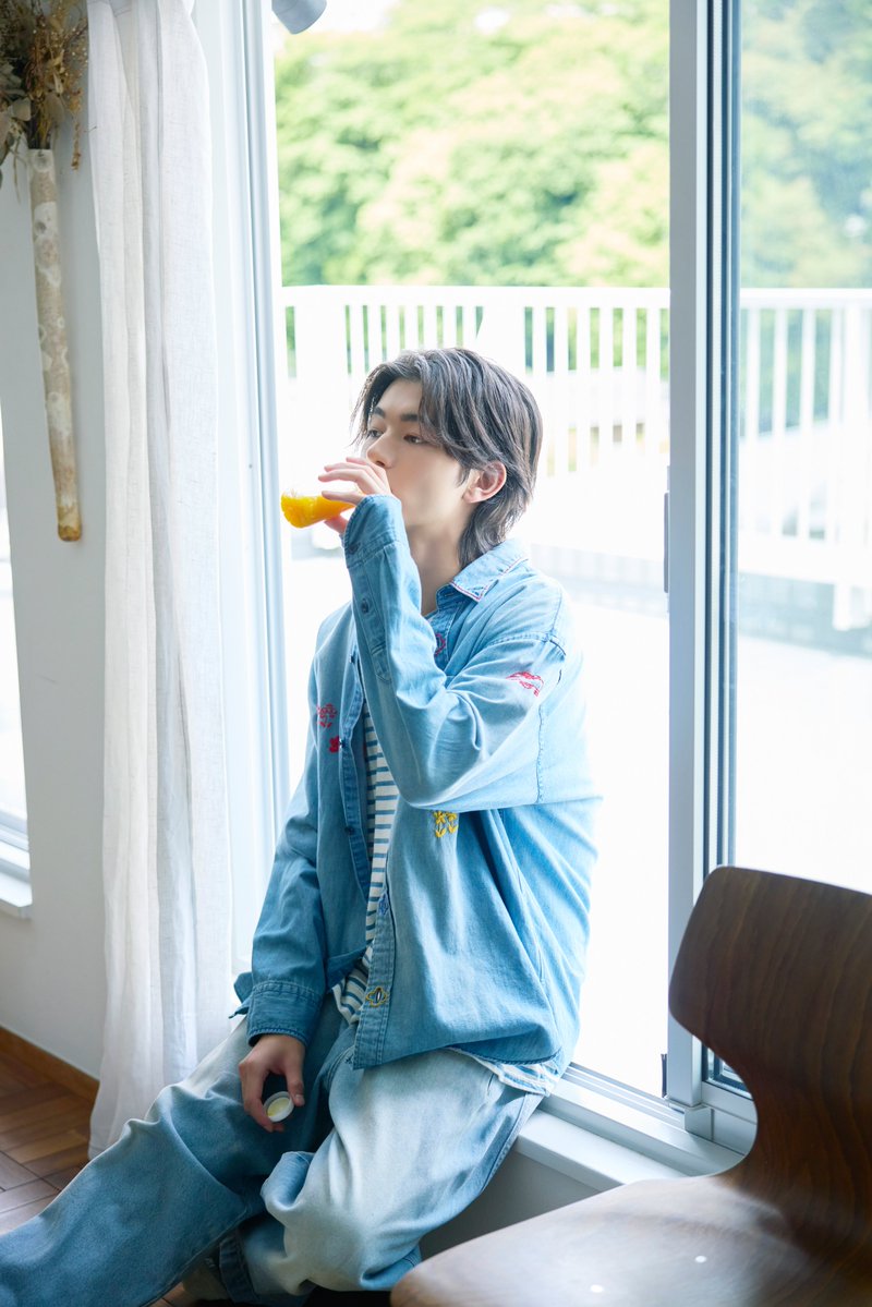 Auditionblue's tweet photo. みなさまおつかれさまです🙇‍♂️

#雑誌butter05🧈フェスタ🥁

アザーカット大放出❤️‍🔥

3人目は #吉澤要人（#原因は自分にある 。）さん📷

陽だまりの吉澤さん🍊

🛒ご購入は👇
【HMV限定版表紙&amp;ポストカード】
https://t.co/Bw9xwhw9Ly

(撮影=#佐野円香/インタビュー=#東谷好依) https://t.co/fS9MzavMhM