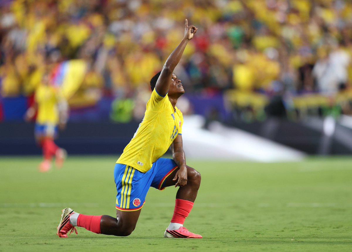 Rivera__Oscar7's tweet photo. Paso a paso. Sin volvernos locos, pero sin dejar de soñar.  OTRA VEZ FUIMOS LOCALES. 

#Colombia fue superior a Ghana, compitió con autoridad y dio otro paso importante en este Mundial. Hay cosas por corregir, sí, pero este equipo transmite confianza y sigue creciendo en el momento indicado.  

Y qué jugador es Jhon #Arias. Determinante, generoso y con una entrega impresionante. Personalmente, nunca entendí por qué salió del partido. Hoy volvió a demostrar que está hecho para los grandes escenarios.  

Ahora toca dosificar energías. Lo más difícil apenas comienza y el camino hacia el sueño sigue abierto.  Suiza, próximo rival.