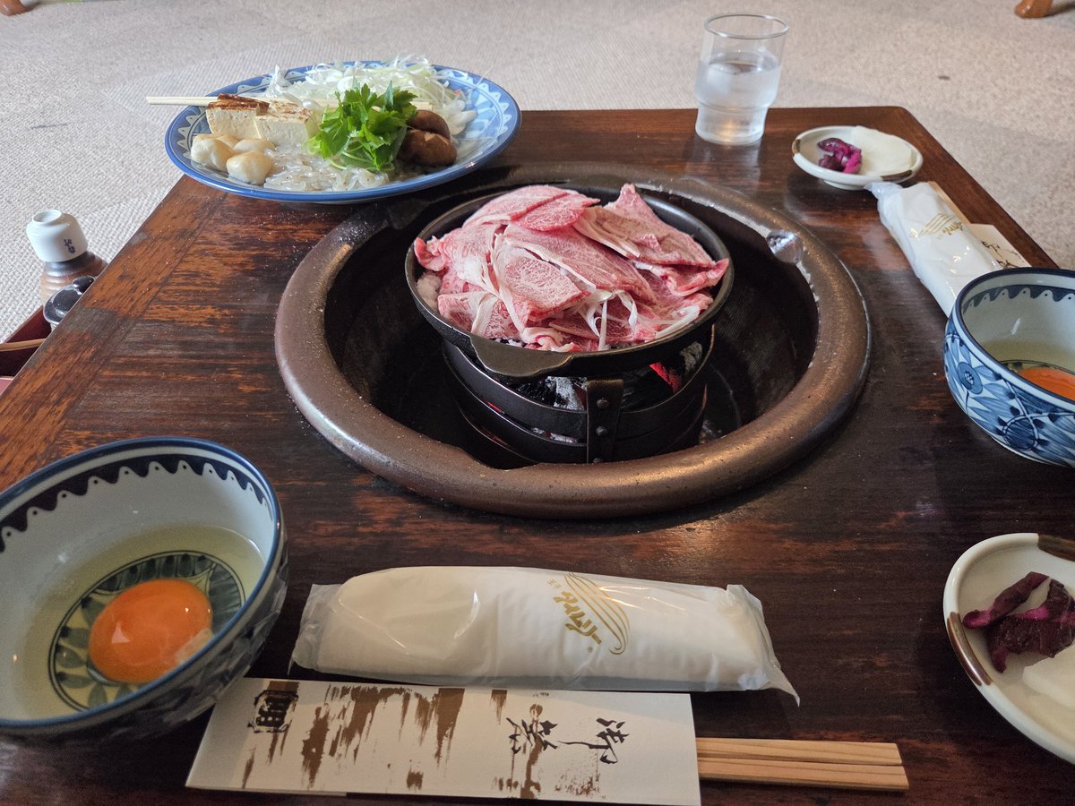 sei7dc5's tweet photo. 人の金で食べる飯は美味い https://t.co/Hele9ODODV