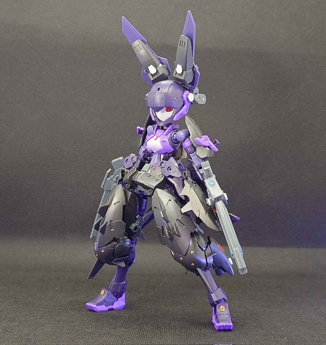 honenashichick's tweet photo. アチェルビー・黒兎【コクト】

黒兎型アチェルビー
脚部の強化、ブースター追加による機動性を確保
強襲を得意とし、相手に合わせ物理、エネルギーの近接武装や、ブラスターを使用

#30MMSM2026 https://t.co/xA55ZbluP0