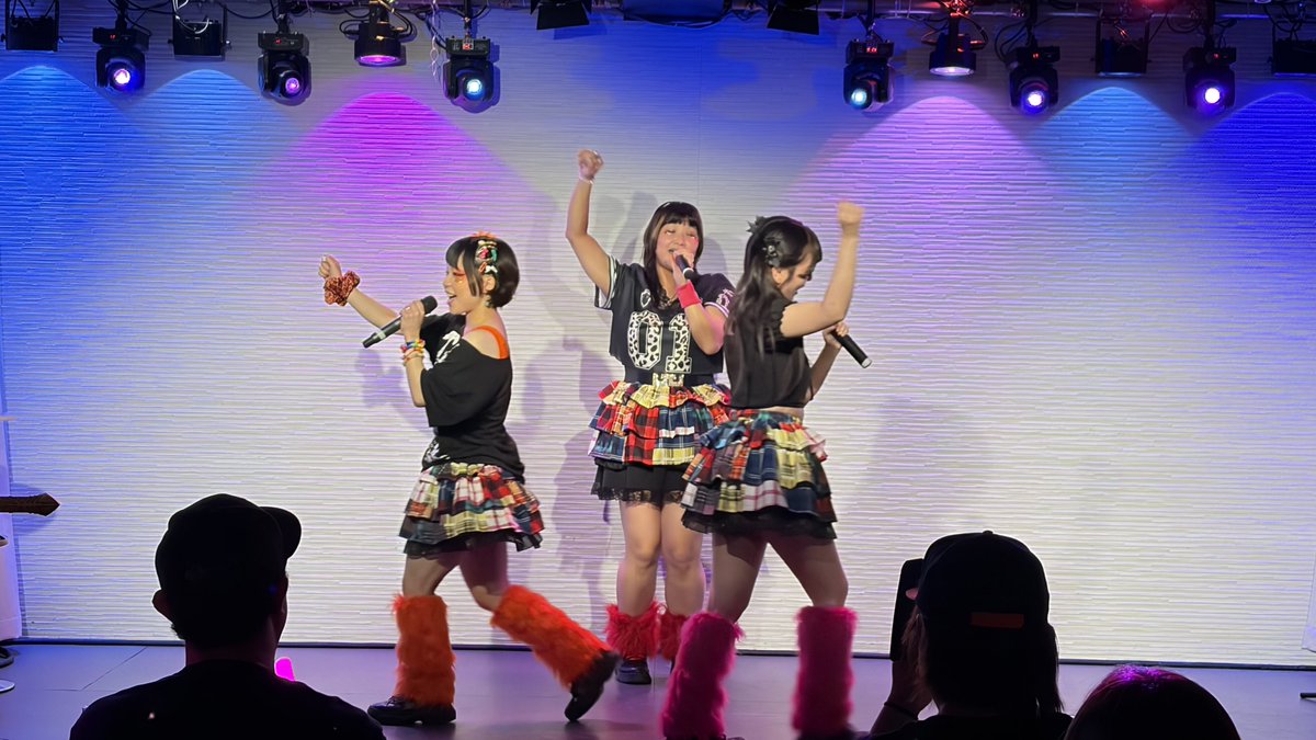 tokubaka777's tweet photo. オープニングアクト・ちゃまんちゅキッチン
の皆様！
女の子3人組で華やかに彩ってます！

#神特バカ
#シン特バカ https://t.co/1kexdJqeHT