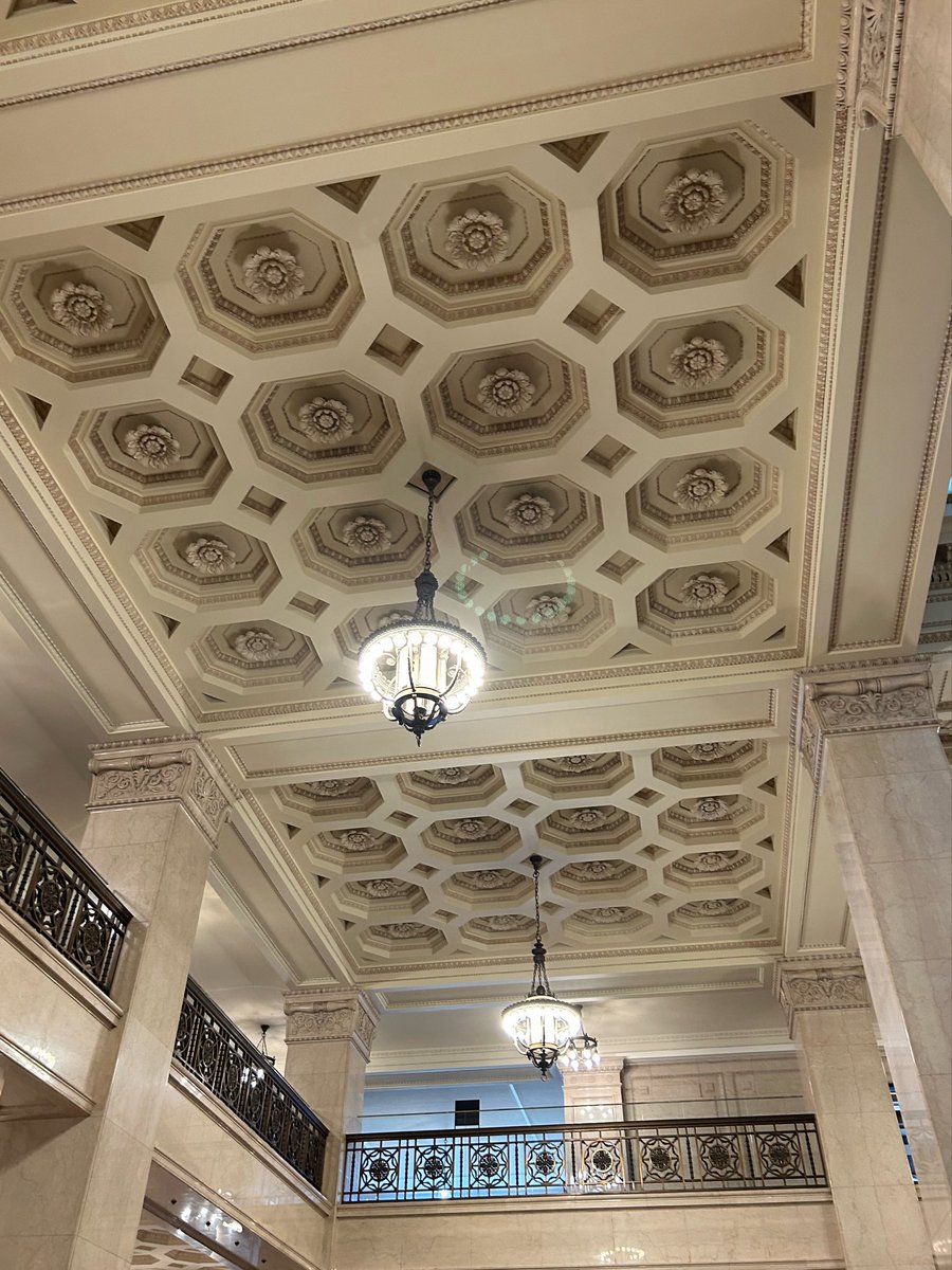Pamelanlan's tweet photo. ライブ前に明治安田館の建築を見学し
1階のカフェでランチ
器も建築も美しい✨ https://t.co/bkv2QIx69B
