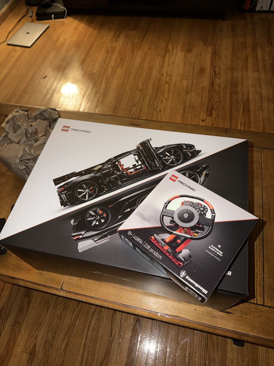 fartnuts32's tweet photo. The new Lego Koenigsegg uses gears with timing marks on them, which I don’t remember being on the P1s gearbox, really cool new addition https://t.co/WibVyLMmBw