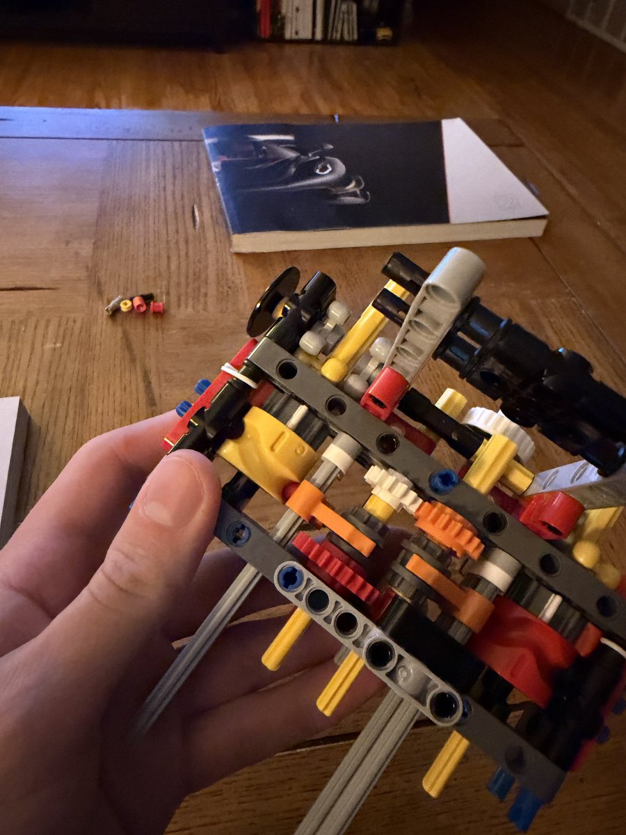 fartnuts32's tweet photo. The new Lego Koenigsegg uses gears with timing marks on them, which I don’t remember being on the P1s gearbox, really cool new addition https://t.co/WibVyLMmBw