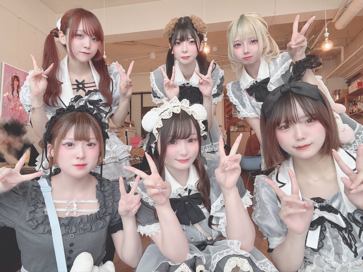 CafeTweeny's tweet photo. 本日、12:00からOPENしてます🎀🫧🫖
ご来店お待ちしております✨✨

•·················•·················••·················•·················•

えれ@el_pyoo 
さくら@Tweeny_sakura 
るい@gjur6_iiss 

ちも@chimopi_15 
いちご@Crurinpa5963 
りゆ@liu_tweeny 

•·················•·················••·················•·················•