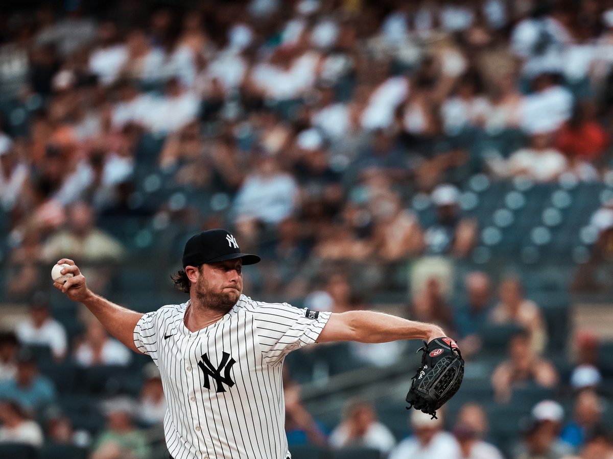 Yankees's tweet photo. Dub Delivered.

#RepBX https://t.co/POoTjdF4Zz