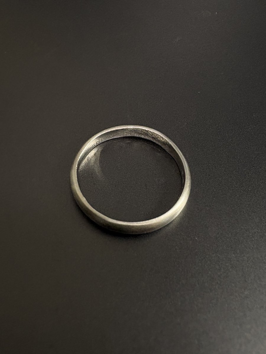 10年近く前にご納品した指紋の指輪のお修理品。 内側に奥様の指紋が