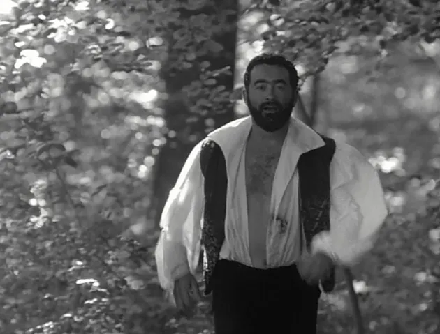 UsuarioZer0's tweet photo. Siempre me deja triste el cuento de #Bierce El incidente del puente del Búho (es terrible, demoledor). La versión de #TheTwilightZone es extraordinaria. En realidad fue un corto hecho en Francia que vio Rod Serling en un festival y lo compró para transmitirlo en TTZ. https://t.co/vFWb4pbGgJ