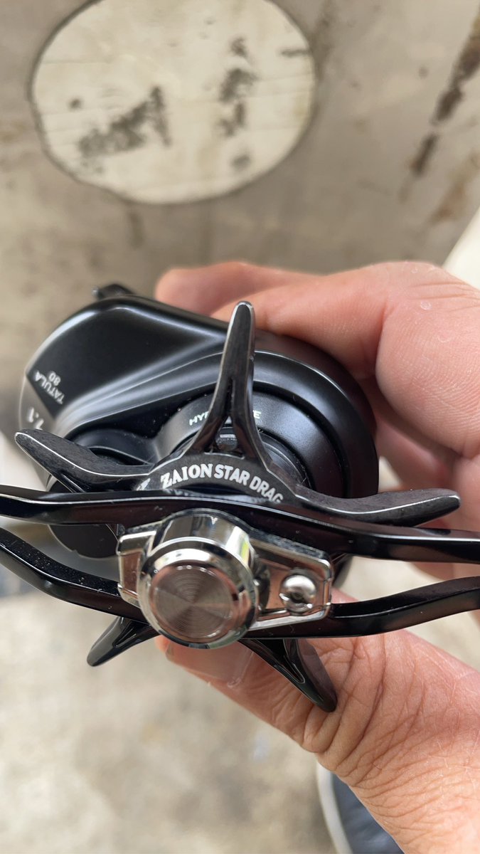 ogawayasuhiro01's tweet photo. 4個目のリールゲット
ベイトリールDaiwa 22タトゥーラTW80
ブラックバス釣りを復活する為の準備中
Daiwaマークのところにうっすらとタトゥーラのエンブレムスパイダー🕷️が見えてカッコいいんで即購入 https://t.co/xkZNevBREm