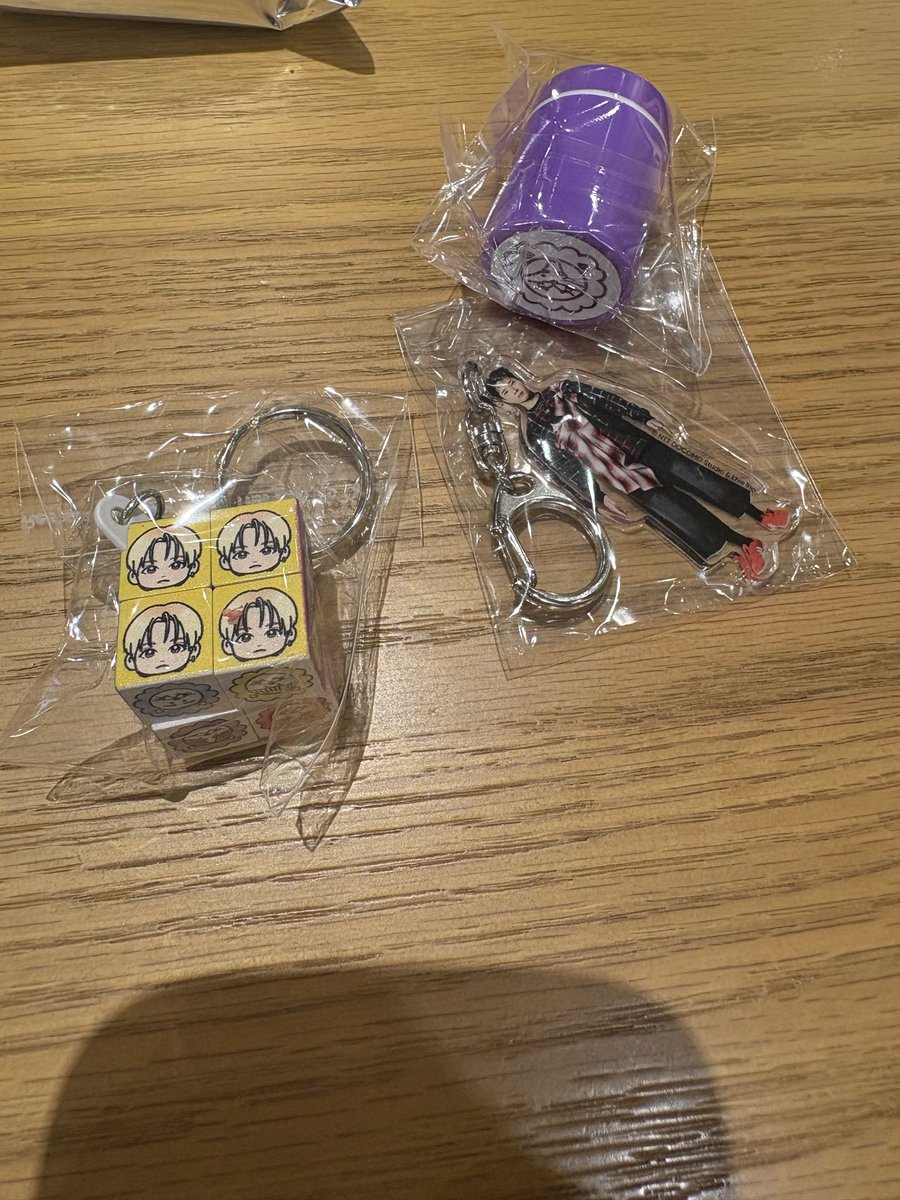 cheri_ao's tweet photo. OWV SQUAD 交換 ガチャ

【譲】
中川 アクキー スタンプ
ルービックキューブ

【求】
同種 佐野

検索よりお気軽にお気軽にお声掛けください。1部前の交換希望ですが難しい場合は1部と2部の間でも交換可能です。
よろしくお願いいたします。 https://t.co/XlErOkQo4q