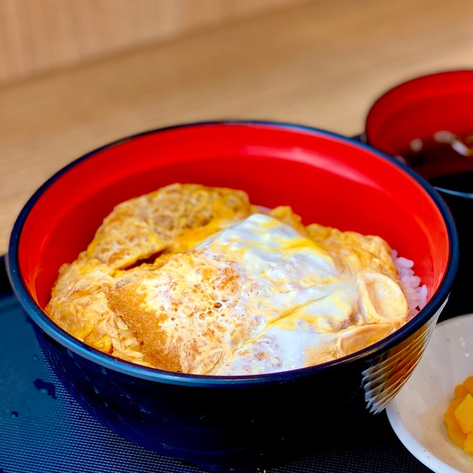 fujisobar's tweet photo. ←かつ丼に七味をかける人はリポスト🔁

→そのまま食べる人はいいね❤️

どちらも好きな方は両方押していただけると嬉しいです😆✨ https://t.co/8ilk3hYBJA