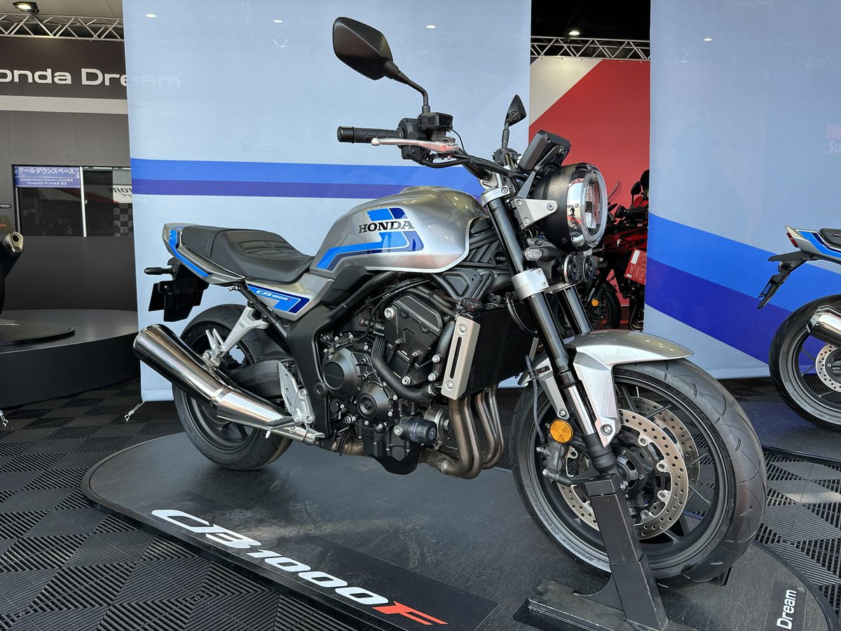 SAMECCHO's tweet photo. CB400とな https://t.co/TJ6OStkS5Y