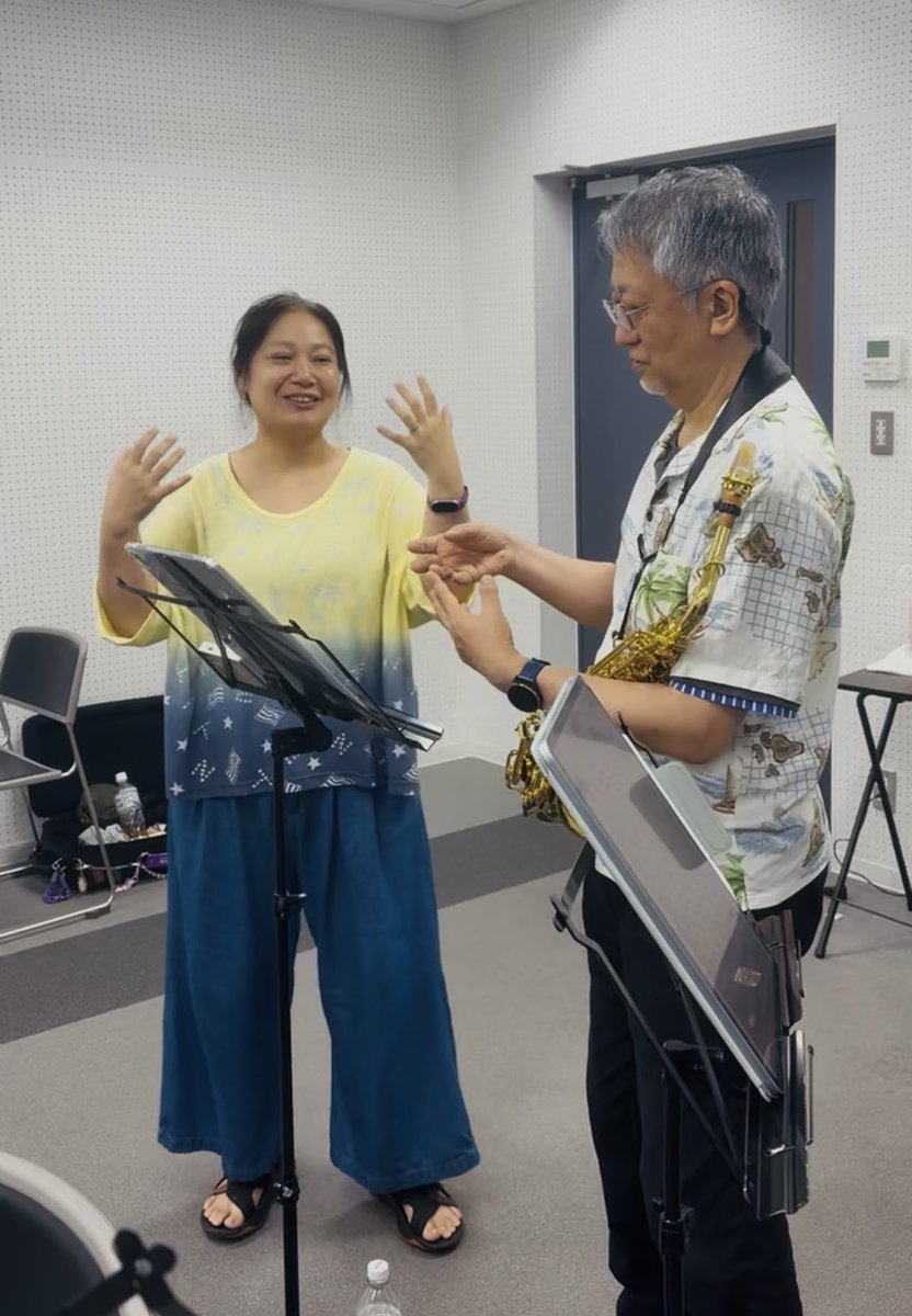 SwinginDevilsJr's tweet photo. 新曲アニメソングに挑戦中です!
ブラスホンカーズの根底に流れるのは、ビッグバンドジャズのフィーリング。SwingにBlues——その本質は “裏ノリ” にあります。
無意識レベルで出来るように身体に馴染ませようと必死です💦
皆んなでレベルアップしますので次回本番もお楽しみに🎵
#brasshonkers
#SDJR https://t.co/cgqBDkM16g