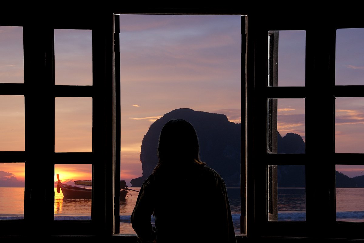LorrettaPrd8ww's tweet photo. Chilling with my favorite playlist and iced matcha on the balcony—sunset vibes hit different when you slow down https://t.co/eMb4bB0Euu