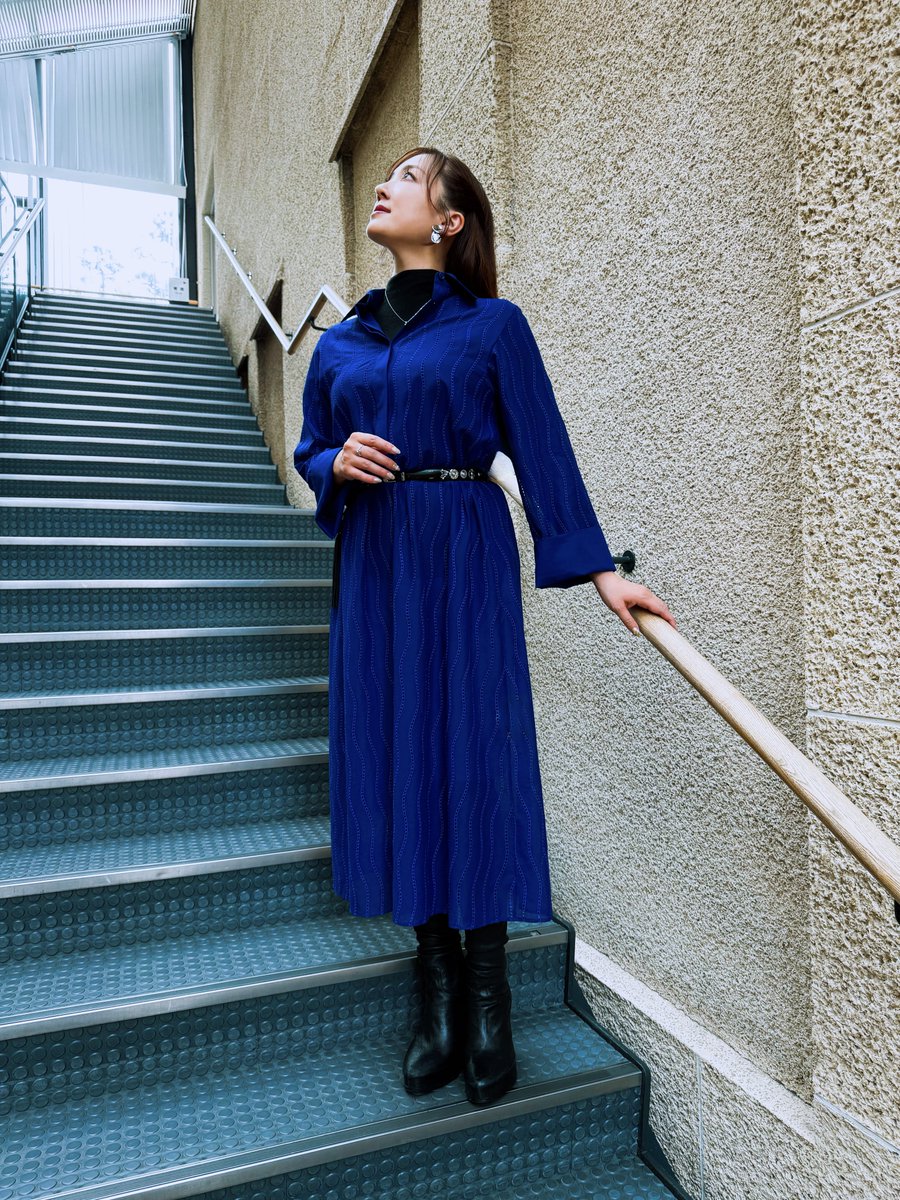 AyakaHirahara1's tweet photo. 本日7月4日(土) 16:00～
クラレ100周年スペシャル
「未来へつなぐ美の殿堂 エル・グレコ『受胎告知』
修復」に平原綾香が出演します。

倉敷市にある大原美術館の現場を
一年近くの期間をかけて訪ね、リポート。

修復を終えてよみがえった聖母マリアの絵画
エル・グレコの『受胎告知』との対面や
最後は、絵画たちの前で歌唱もします。

ぜひご覧ください！

■番組名
クラレ100周年スペシャル
「未来へつなぐ美の殿堂 エル・グレコ
『受胎告知』修復」

■放送局と放送日時
BSテレ東
2026年7月4日（土）16:00～16:55

テレビ東京では、全国６局ネットで
6月28日(日) 16:00～16:55に放送されました。

Navy Blue Dress : @akris_official