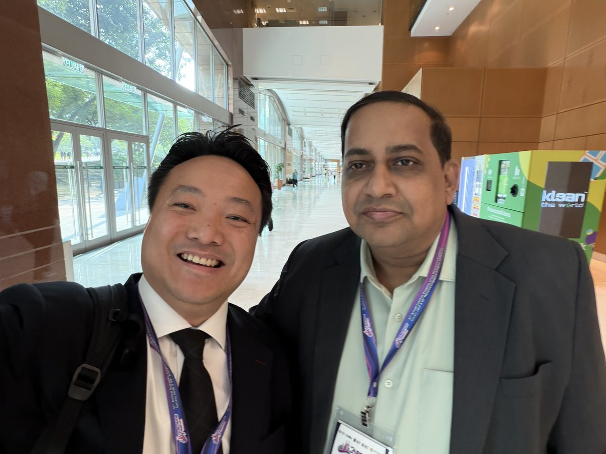 herbloong's tweet photo. Happy to meet in person w/ fellow @oncodaily #YvonneAwards26 recipient @SuyogCancer from #Mumbai 🇮🇳 at #ASCOMOS26 in #KualaLumpur 🇲🇾!
His presence, commentary & insights on social media has helped disseminate key research outputs & #education from #oncologymeetings #globally 🌍