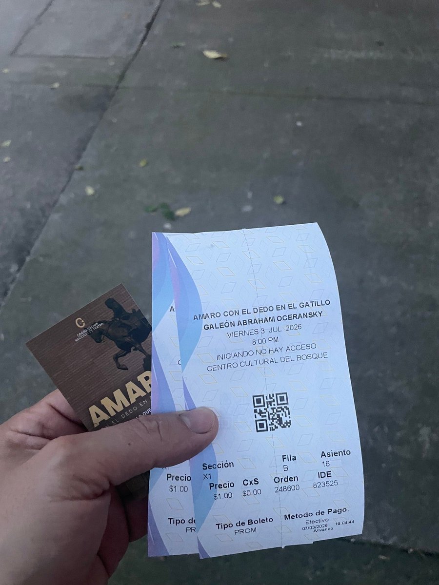 rlo8591's tweet photo. Muchas gracias  por la invitación  @venalteatroMX  una obra rara pero que te deja pensando mucho 😉 https://t.co/oB2Jop75xr