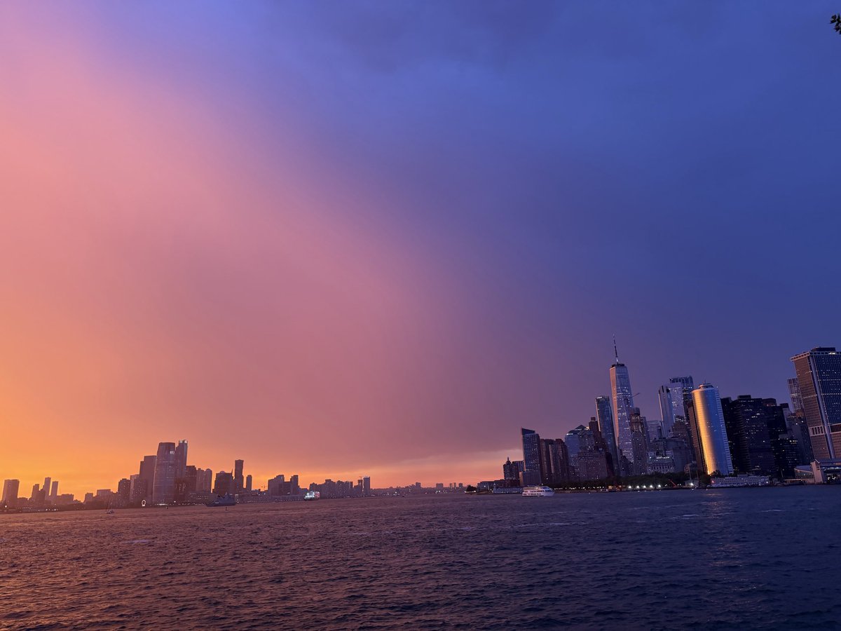 alexandraandnyc's tweet photo. The sky after today’s crazy storm in NYC was unreal https://t.co/mCtPveUMhL