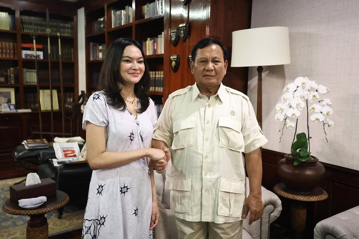 irfnlhkm's tweet photo. Pada ngira Prof Gema buzzer padahal cuma tukang analisis.

Kalo mba mba sebelah itu baru buzzer dari dlu 🤣 https://t.co/XXIG0bHLy0