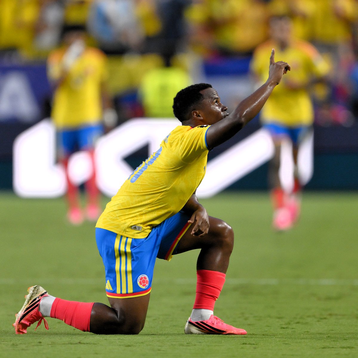 periodismobsas's tweet photo. Con gol de John Arias, la Selección de Colombia venció a Ghana por 1 a 0 en Kansas y jugará en octavos de final contra Suiza #colombia #ghana #james #arias #johnarias #lorenzo #fifaworldcup #fifa #mundial2026 #kansas #vargas #muñoz #luissuarez #jamesrodriguez #quintero #suiza https://t.co/JWxflq24rb