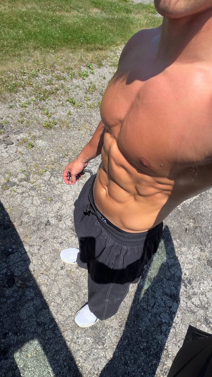EGrey44040's tweet photo. I just went for a run, and now I'm sweating. 😄 https://t.co/y1QDWpn1sG